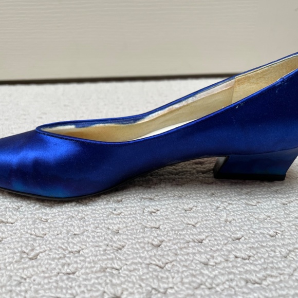 Ladies’ Satin Shoes - like new - Picture 2 of 5